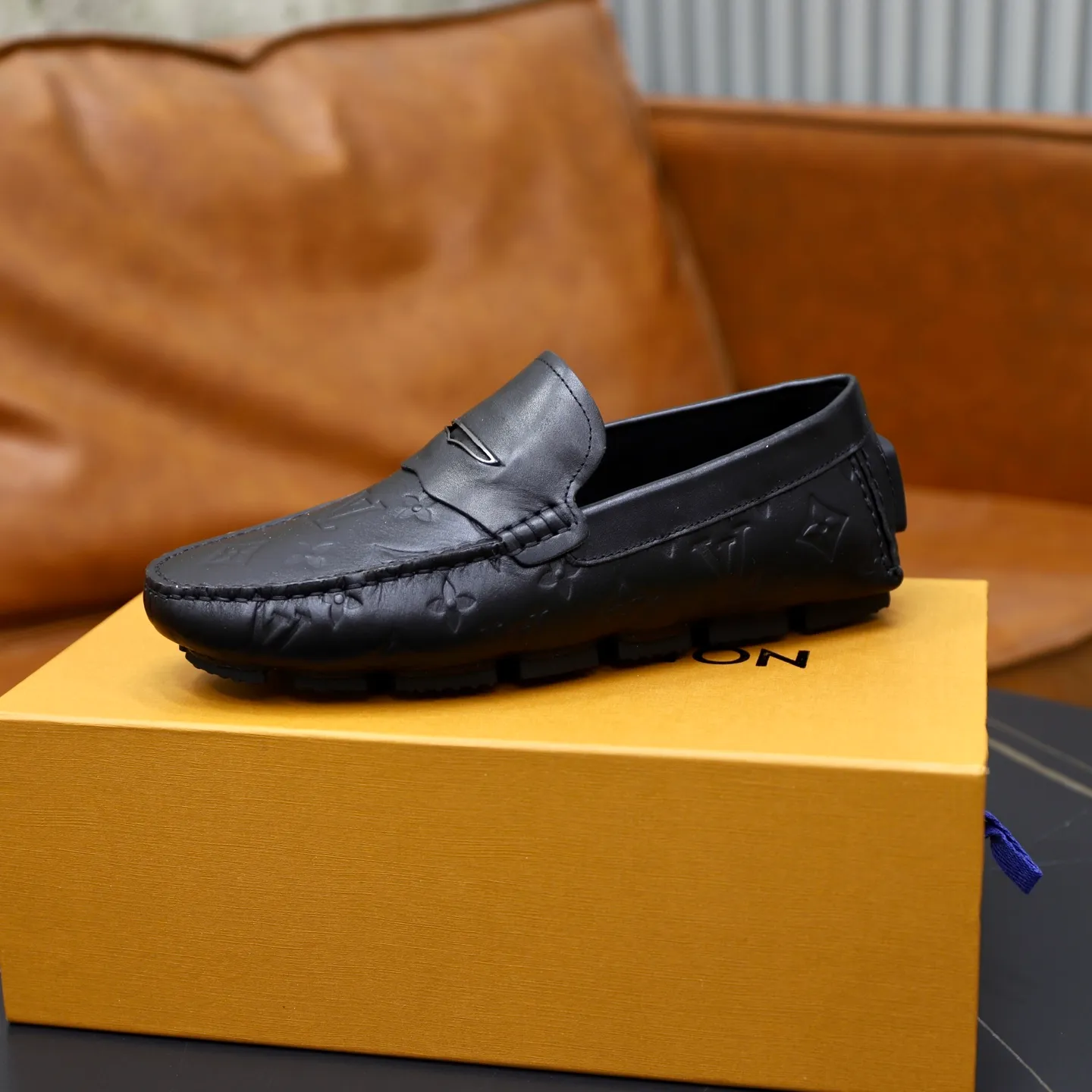 Ex-factory price: 480💰【LV】Louis Vuitton ⚠️High-end men’s driving and pedal series ⚠️38-44 (customized for 45) ⚠️All original cowhide leather! Thick and soft! Made entirely of calfskin lining! Rubber sheet anti-slip beanie sole! Three-dimensional package technology! Fashionable and classic! Handicrafts! Original high quality! Feel free to compare!
